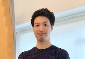 男性のインストラクター