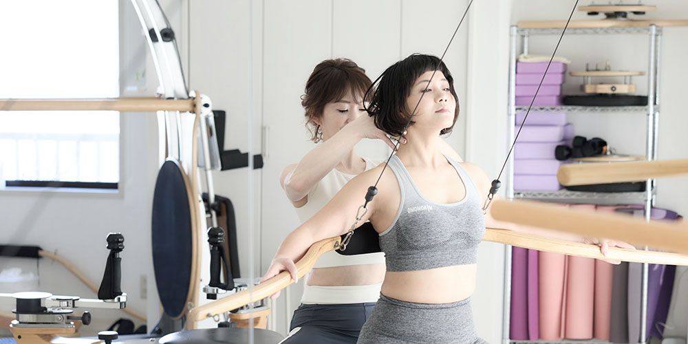 トレーニングする女性